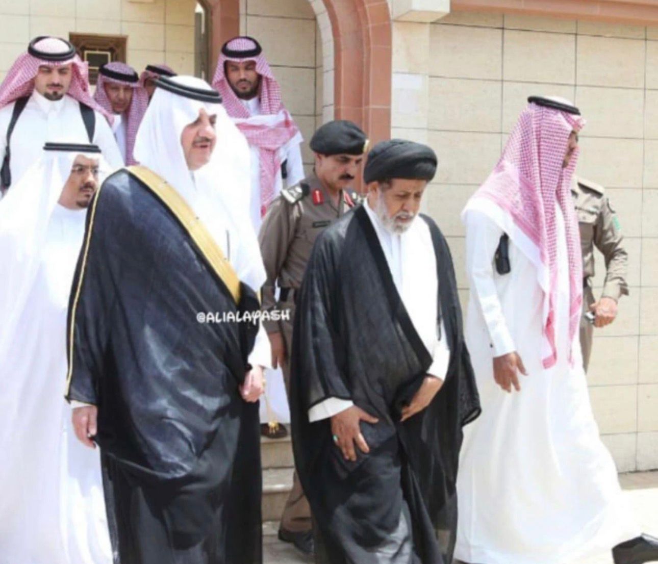 لقاء مع المثقفين
